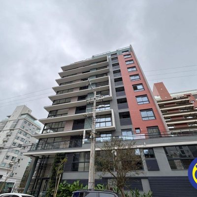 Apartamento com 135m², 2 quartos (sendo 2 suítes), 1 garagem, no bairro Centro em Florianópolis