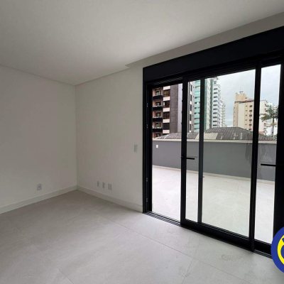 Apartamento com 135m², 2 quartos (sendo 2 suítes), 1 garagem, no bairro Centro em Florianópolis
