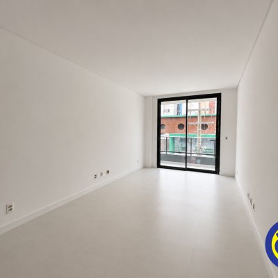 Apartamento com 135m², 2 quartos (sendo 2 suítes), 1 garagem, no bairro Centro em Florianópolis