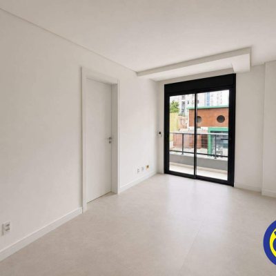 Apartamento com 135m², 2 quartos (sendo 2 suítes), 1 garagem, no bairro Centro em Florianópolis