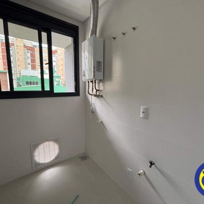 Apartamento com 135m², 2 quartos (sendo 2 suítes), 1 garagem, no bairro Centro em Florianópolis