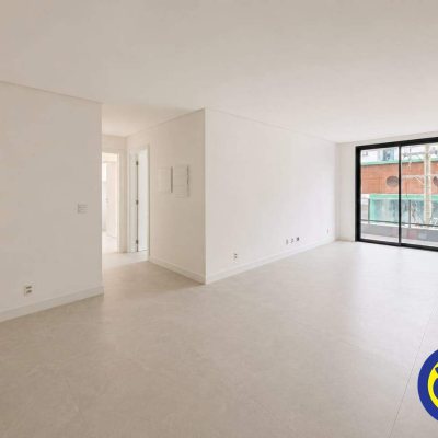 Apartamento com 135m², 2 quartos (sendo 2 suítes), 1 garagem, no bairro Centro em Florianópolis