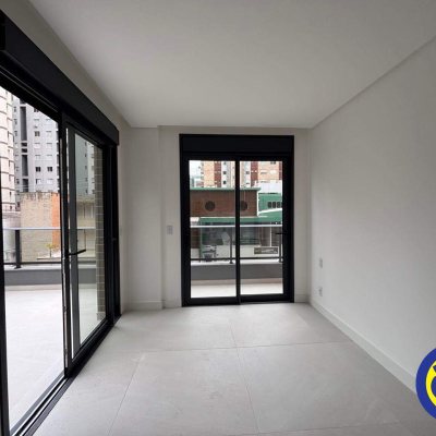 Apartamento com 135m², 2 quartos (sendo 2 suítes), 1 garagem, no bairro Centro em Florianópolis