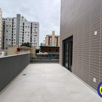 Apartamento com 135m², 2 quartos (sendo 2 suítes), 1 garagem, no bairro Centro em Florianópolis