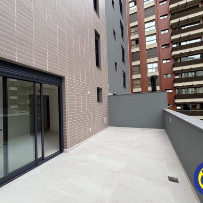 Apartamento com 135m², 2 quartos (sendo 2 suítes), 1 garagem, no bairro Centro em Florianópolis