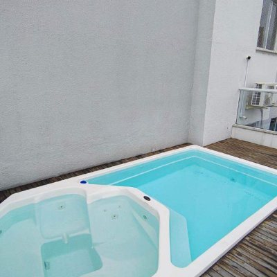 Apartamento com 65m², 2 quartos (sendo 1 suíte), 2 garagens, no bairro Pedra Branca em Palhoça