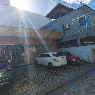 Loja com 105m², 2 garagens, no bairro Centro em Palhoça