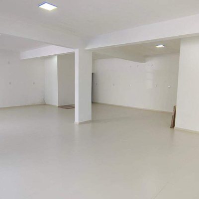 Loja com 105m², 2 garagens, no bairro Centro em Palhoça