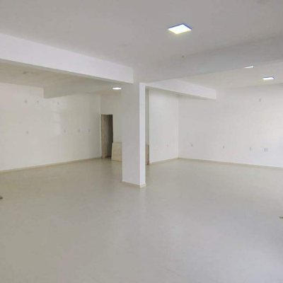 Loja com 105m², 2 garagens, no bairro Centro em Palhoça