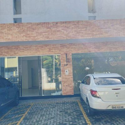 Loja com 105m², 2 garagens, no bairro Centro em Palhoça