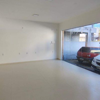 Loja com 105m², 2 garagens, no bairro Centro em Palhoça