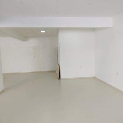 Loja com 105m², 2 garagens, no bairro Centro em Palhoça