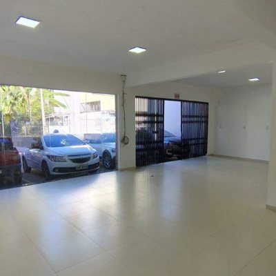 Loja com 105m², 2 garagens, no bairro Centro em Palhoça