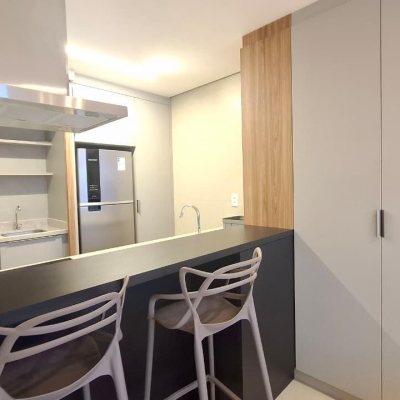 Apartamento com 34m², 1 quarto, 1 garagem, no bairro Trindade em Florianópolis