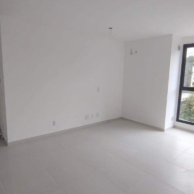Apartamento com 50m², 2 quartos, 1 garagem, no bairro Serraria em São José
