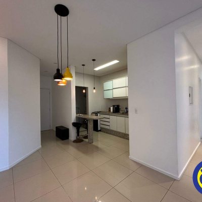 Apartamento com 92m², 3 quartos (sendo 1 suíte), 1 garagem, no bairro Campeche em Florianópolis