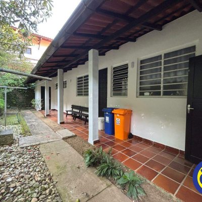 Casa com 240m², 4 quartos (sendo 2 suítes), 6 garagens, no bairro Lagoa da Conceição em Florianópolis