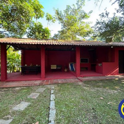 Casa com 240m², 4 quartos (sendo 2 suítes), 6 garagens, no bairro Lagoa da Conceição em Florianópolis