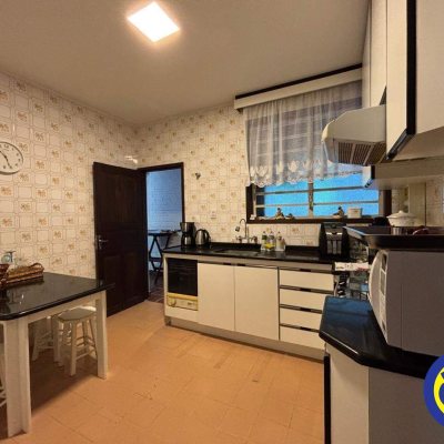 Casa com 240m², 4 quartos (sendo 2 suítes), 6 garagens, no bairro Lagoa da Conceição em Florianópolis