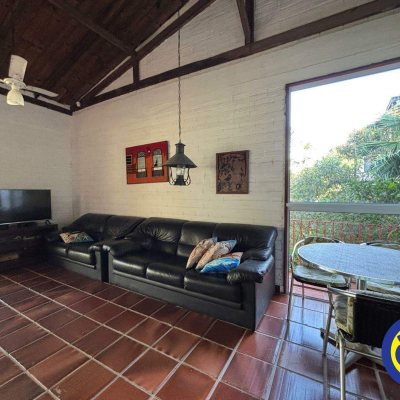 Casa com 240m², 4 quartos (sendo 2 suítes), 6 garagens, no bairro Lagoa da Conceição em Florianópolis