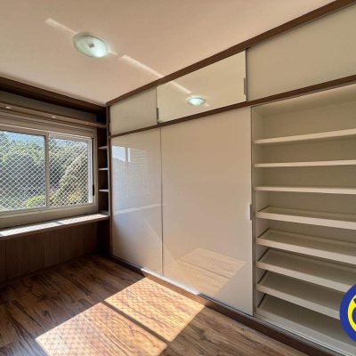 Apartamento com 81m², 2 quartos (sendo 1 suíte), 2 garagens, no bairro Itacorubi em Florianópolis
