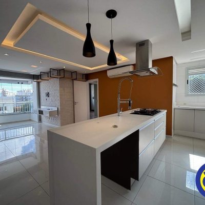 Apartamento com 81m², 2 quartos (sendo 1 suíte), 2 garagens, no bairro Itacorubi em Florianópolis