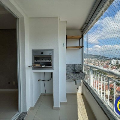 Apartamento com 81m², 2 quartos (sendo 1 suíte), 2 garagens, no bairro Itacorubi em Florianópolis