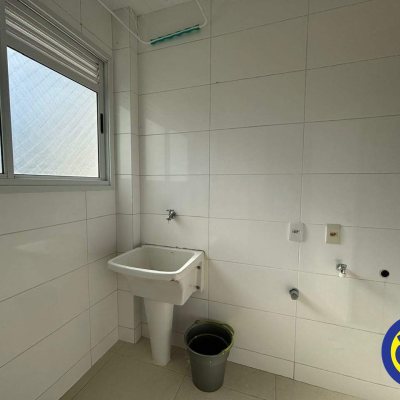 Apartamento com 81m², 2 quartos (sendo 1 suíte), 2 garagens, no bairro Itacorubi em Florianópolis