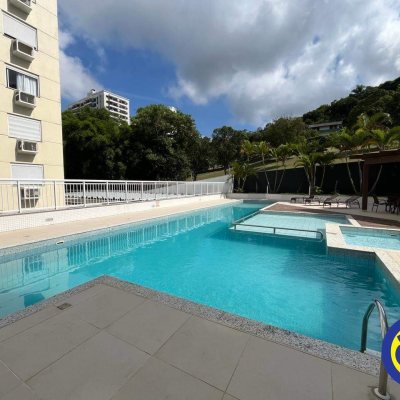 Apartamento com 81m², 2 quartos (sendo 1 suíte), 2 garagens, no bairro Itacorubi em Florianópolis