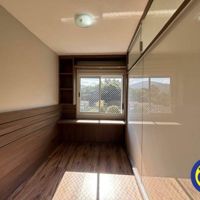 Apartamento com 81m², 2 quartos (sendo 1 suíte), 2 garagens, no bairro Itacorubi em Florianópolis