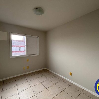 Apartamento com 85m², 3 quartos (sendo 1 suíte), 1 garagem, no bairro Trindade em Florianópolis