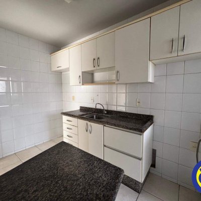 Apartamento com 85m², 3 quartos (sendo 1 suíte), 1 garagem, no bairro Trindade em Florianópolis