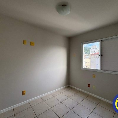 Apartamento com 85m², 3 quartos (sendo 1 suíte), 1 garagem, no bairro Trindade em Florianópolis