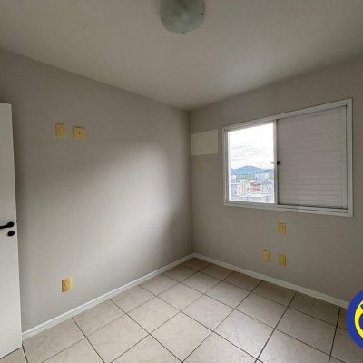 Apartamento com 85m², 3 quartos (sendo 1 suíte), 1 garagem, no bairro Trindade em Florianópolis