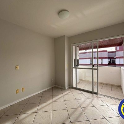 Apartamento com 85m², 3 quartos (sendo 1 suíte), 1 garagem, no bairro Trindade em Florianópolis