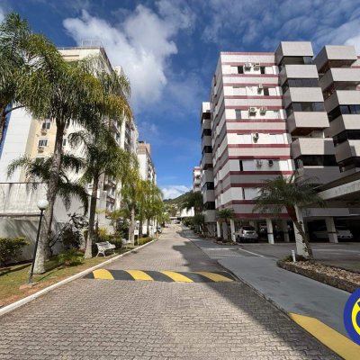 Apartamento com 85m², 3 quartos (sendo 1 suíte), 1 garagem, no bairro Trindade em Florianópolis