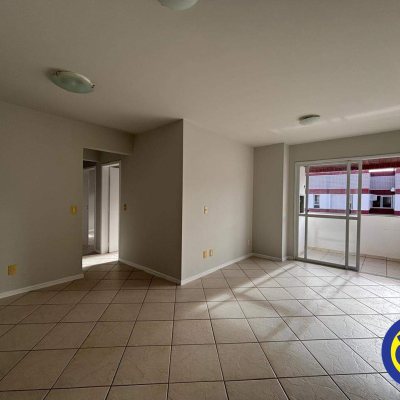 Apartamento com 85m², 3 quartos (sendo 1 suíte), 1 garagem, no bairro Trindade em Florianópolis