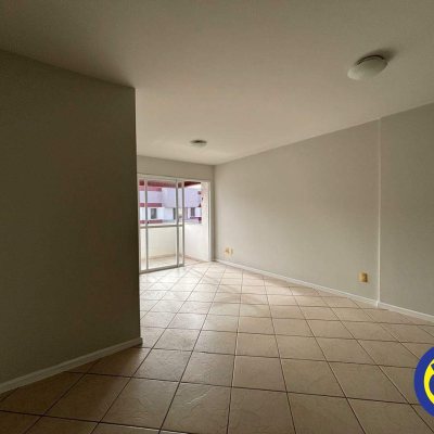 Apartamento com 85m², 3 quartos (sendo 1 suíte), 1 garagem, no bairro Trindade em Florianópolis