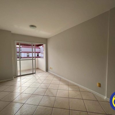 Apartamento com 85m², 3 quartos (sendo 1 suíte), 1 garagem, no bairro Trindade em Florianópolis
