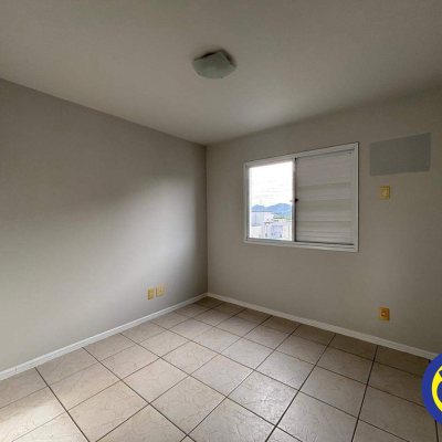 Apartamento com 85m², 3 quartos (sendo 1 suíte), 1 garagem, no bairro Trindade em Florianópolis