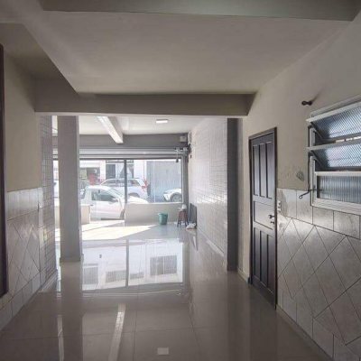 Loja com 62m², no bairro Campinas em São José