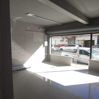 Loja com 62m², no bairro Campinas em São José