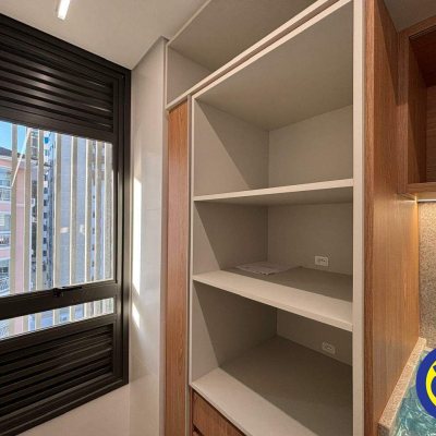 Apartamento com 70m², 2 quartos (sendo 1 suíte), 1 garagem, no bairro Centro em Florianópolis
