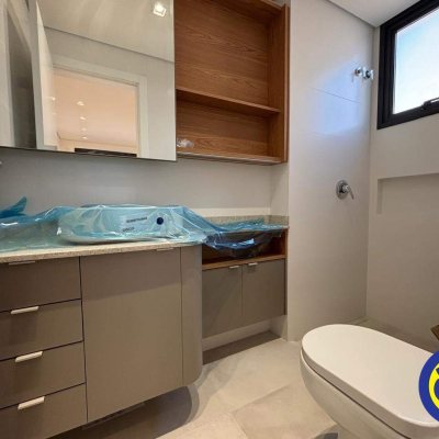 Apartamento com 70m², 2 quartos (sendo 1 suíte), 1 garagem, no bairro Centro em Florianópolis