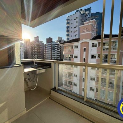 Apartamento com 70m², 2 quartos (sendo 1 suíte), 1 garagem, no bairro Centro em Florianópolis