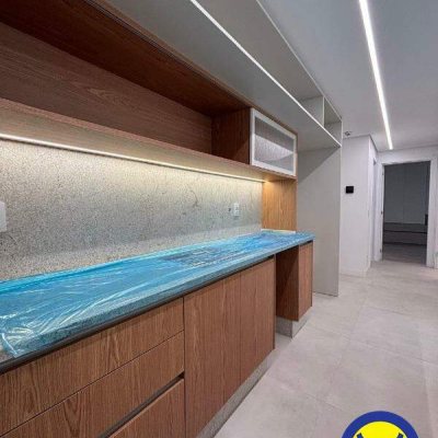 Apartamento com 69m², 2 quartos (sendo 1 suíte), 1 garagem, no bairro Centro em Florianópolis