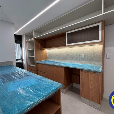 Apartamento com 70m², 2 quartos (sendo 1 suíte), 1 garagem, no bairro Centro em Florianópolis