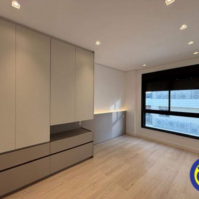 Apartamento com 69m², 2 quartos (sendo 1 suíte), 1 garagem, no bairro Centro em Florianópolis