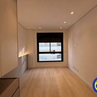 Apartamento com 69m², 2 quartos (sendo 1 suíte), 1 garagem, no bairro Centro em Florianópolis