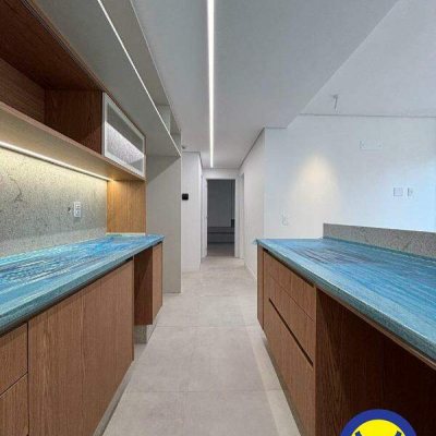 Apartamento com 70m², 2 quartos (sendo 1 suíte), 1 garagem, no bairro Centro em Florianópolis